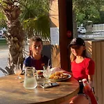 Mobil-home Confortable Pour Un Couple - Api-1-52-2031 مكان تخييم *