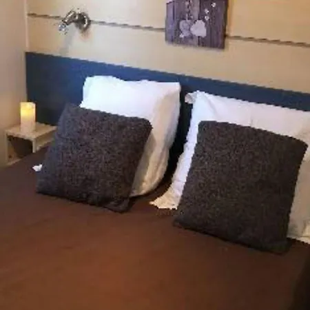 Mobil-home Confortable Pour Un Couple - Api-1-52-2031 Camping *
