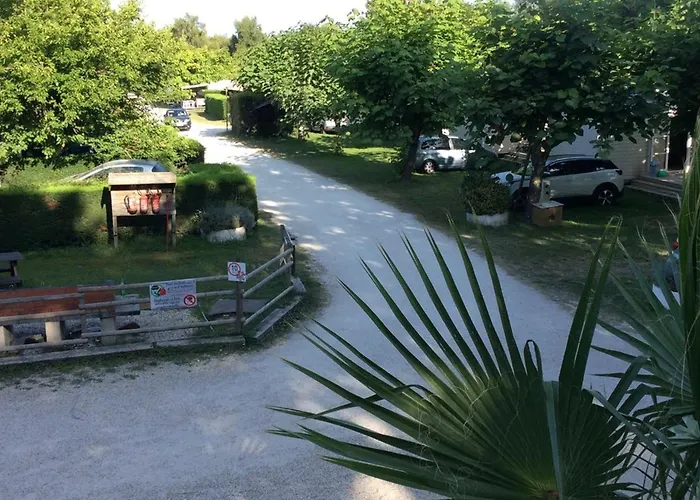 Mobil-home Confortable Pour Un Couple - Api-1-52-2031 Camping *